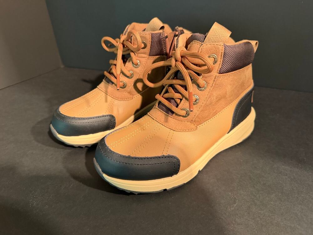 NWOB UGG Kid's Emmett Duck Boot Chestnut Brown Tan Waterproof Size 1